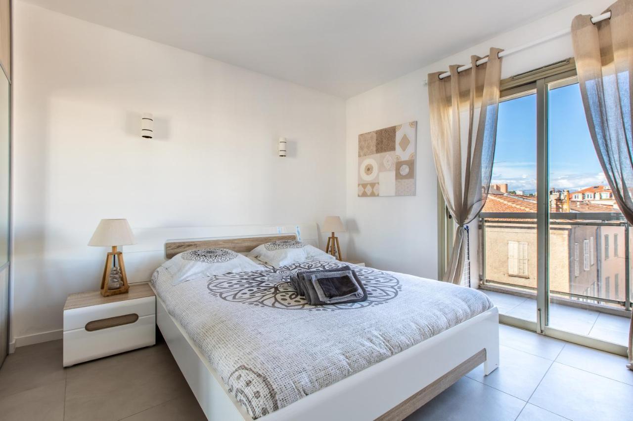 Lb Vacation Rentals I Admire Panoramic Ocean Views Through Walls Of Windows Cannes Exterior foto